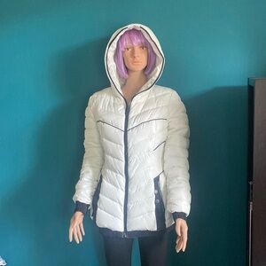 Fashionable puffy jacket